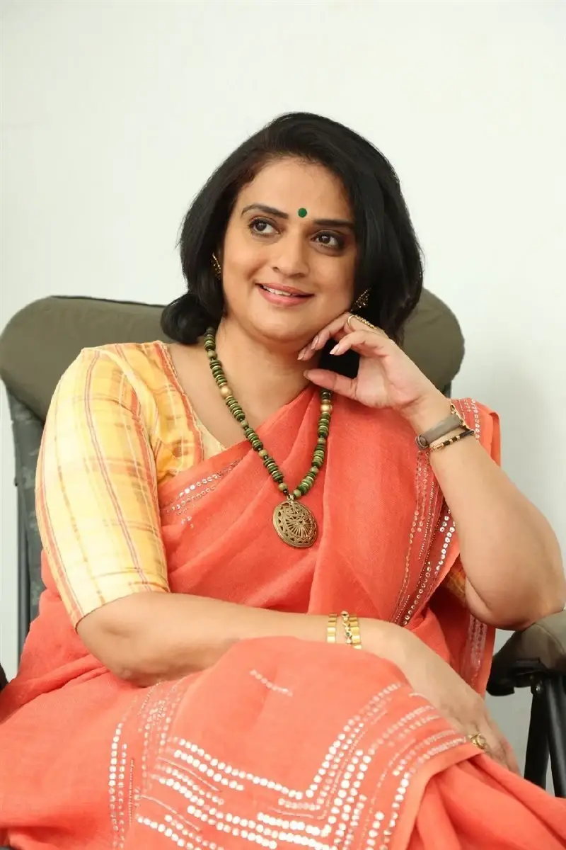 TELUGU ACTRESS PAVITRA LOKESH IN ORANGE SAREE AT MALLI PELLI MOVIE INTERVIEW 11